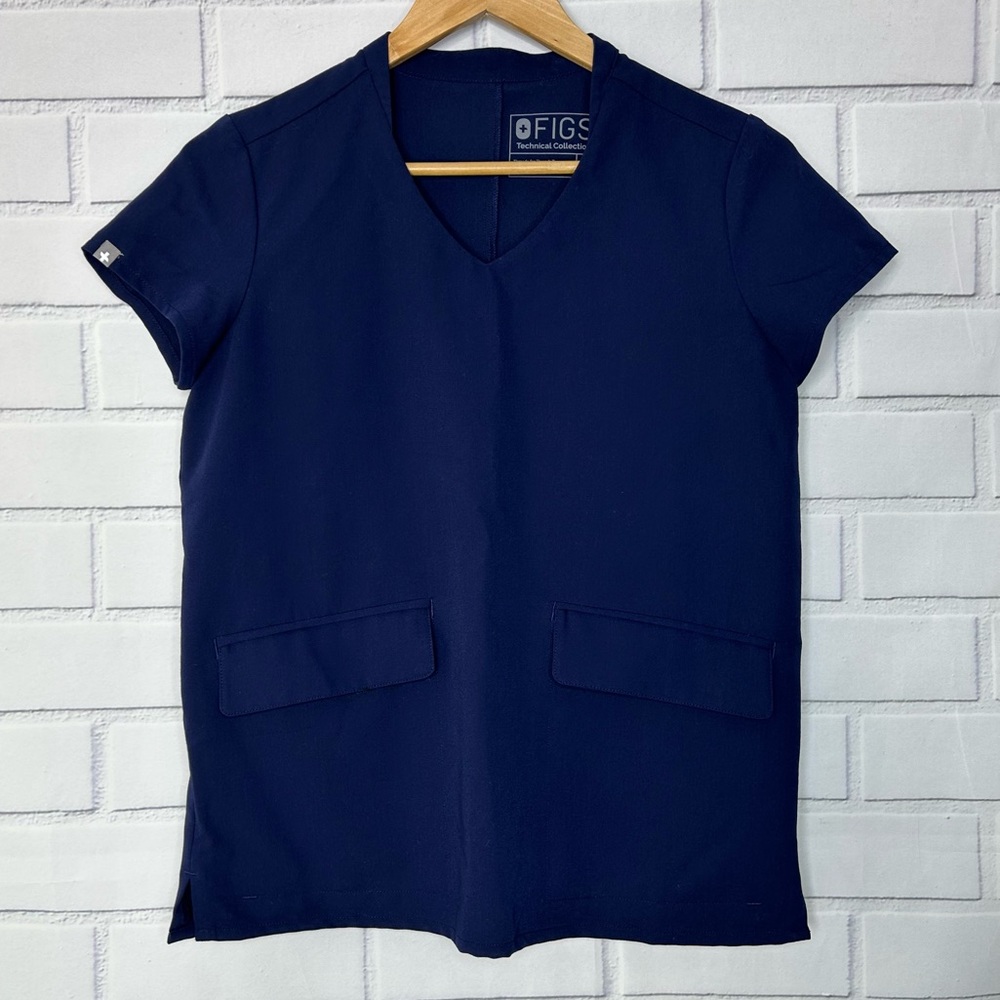 Figs Dolores Flap Pocket Scrub Top in dark blue size XXS